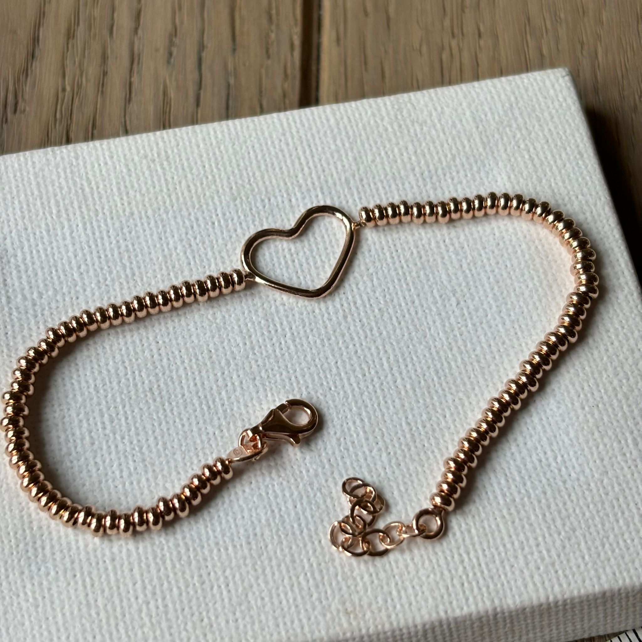 Selfmade Jewelry Bracciale Regolabile Con Cuore In Oro Rosa – Fatto A Mano In Germania, Nastro Nero, Ciondolo Metallo, Confezione Regalo Con Messaggio 'Glücksarmband'