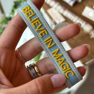 Bracciale tessuto 'Believe in magic'